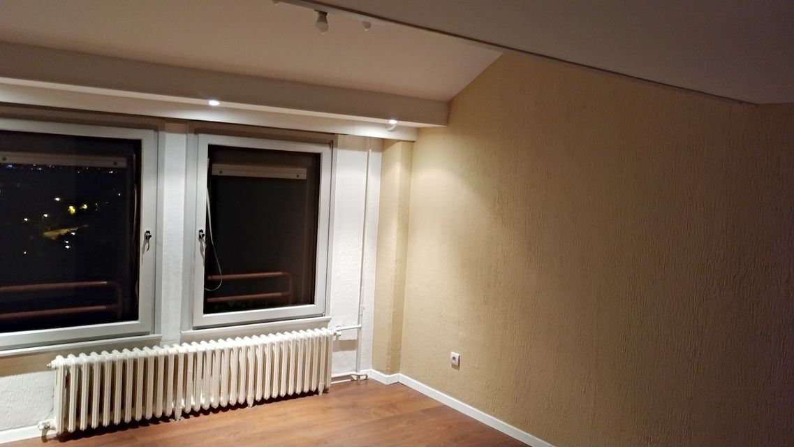 Crvenih hrastova 6, Beograd