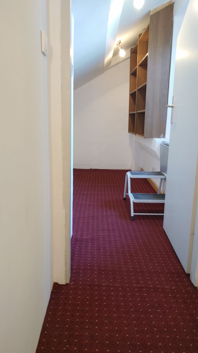 Crvenih hrastova 6, Beograd - 14