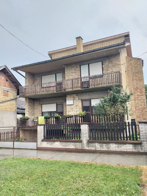 Ive Lole Ribara 106A, Bački Jarak