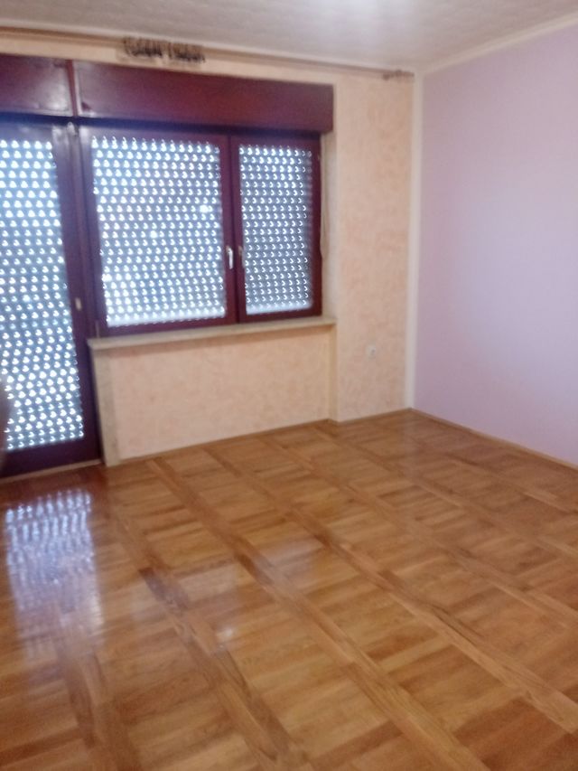 Narodnog fronta 240, Temerin - 1