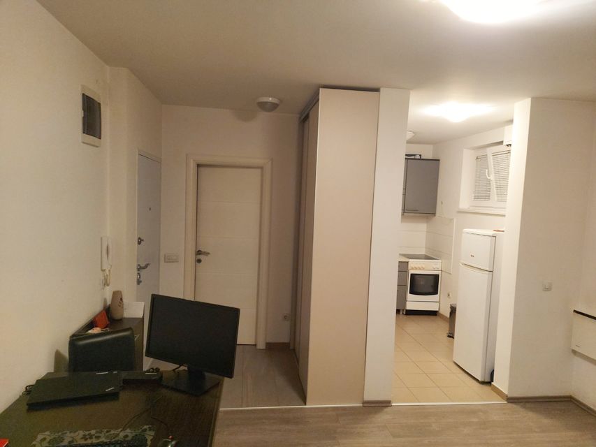 Crnogorska 22, Beograd - 2