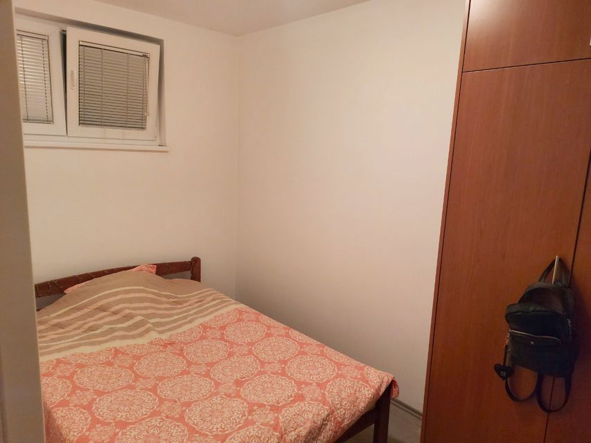 Crnogorska 22, Beograd - 4