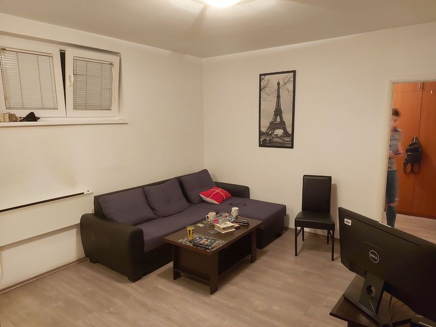 Crnogorska 22, Beograd