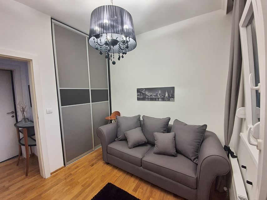 Radojke Lakić 1, Beograd - 9