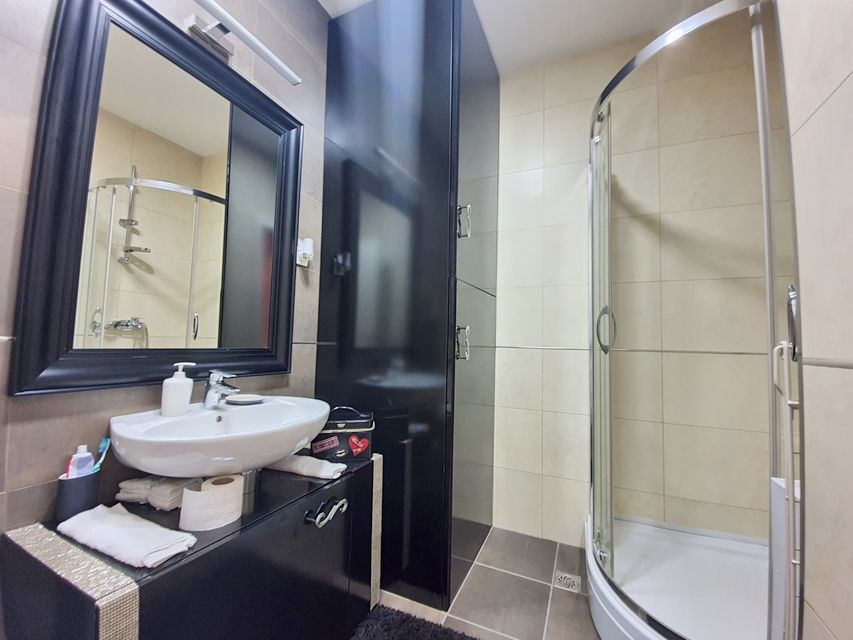 Radojke Lakić 1, Beograd - 8