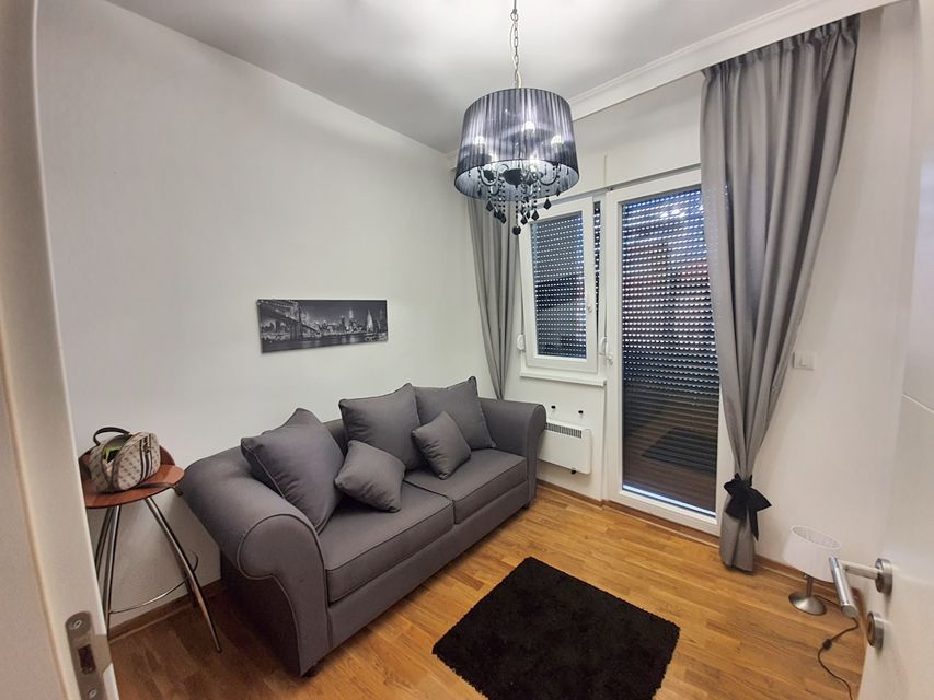 Radojke Lakić 1, Beograd - 6