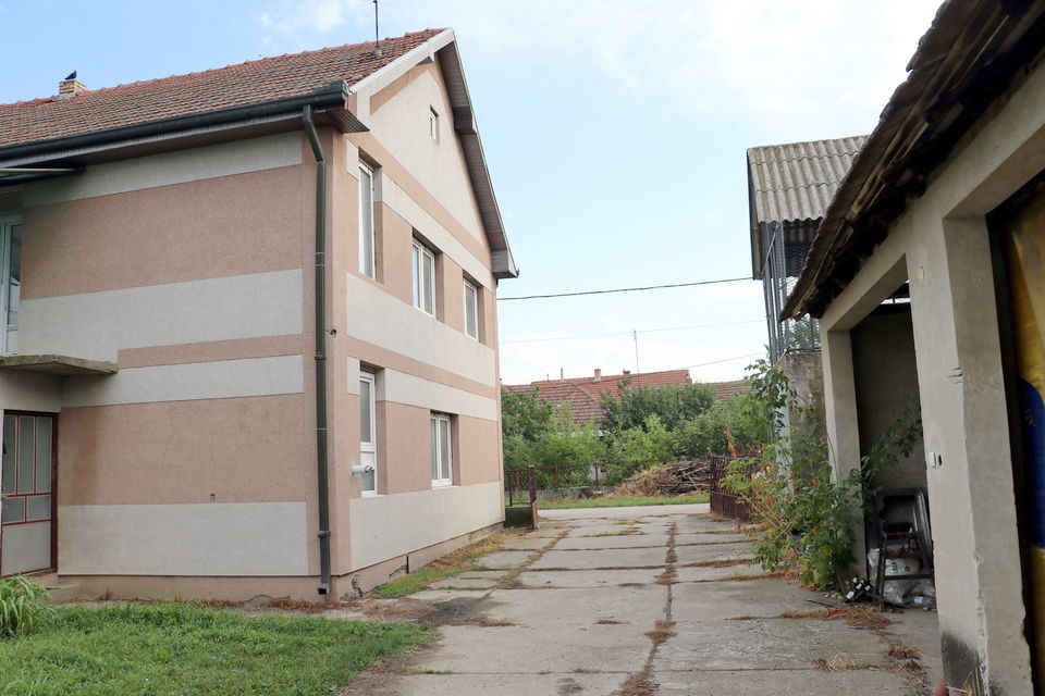 Blagoje Parovića 19, Jaša Tomić - 8