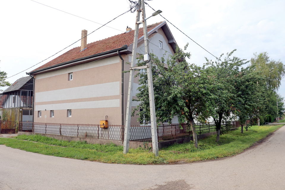 Blagoje Parovića 19, Jaša Tomić - 1