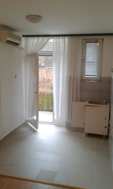 Kapetana Radiča Petrovića 22, Beograd - 2