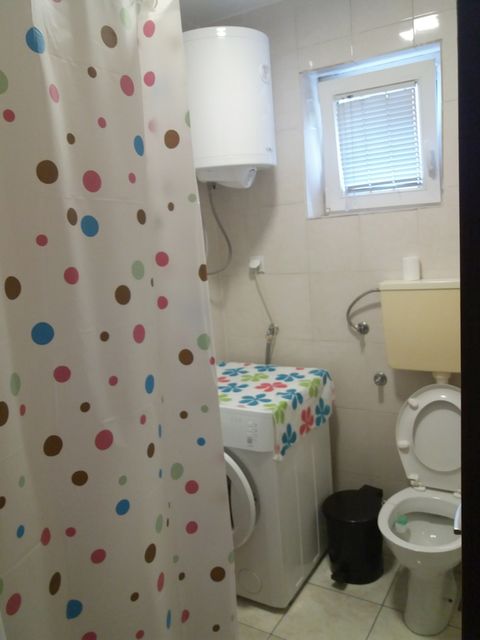 Kneževačka 21D, Beograd - 4