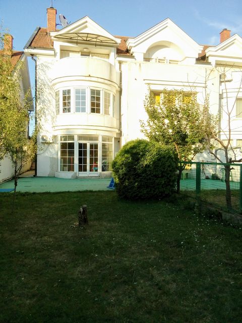 Ilije Stojadinovića 83, Beograd