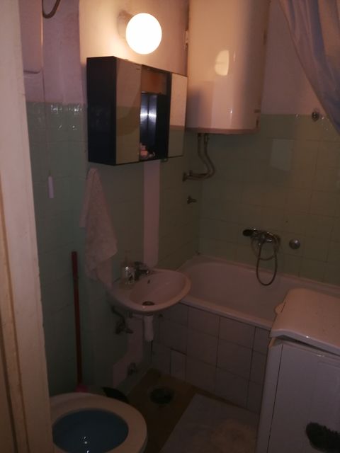 Radovana Simića-Cige 42, Beograd - 6