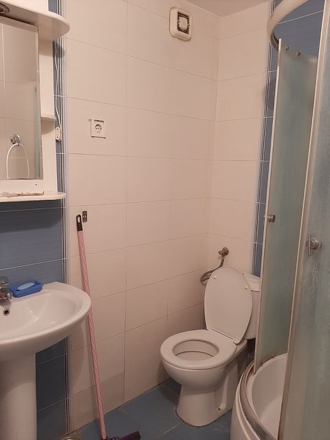 Đuke Dinić 12, Beograd - 9