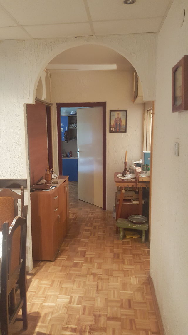 Milana Raspopovića 12, Beograd - 8