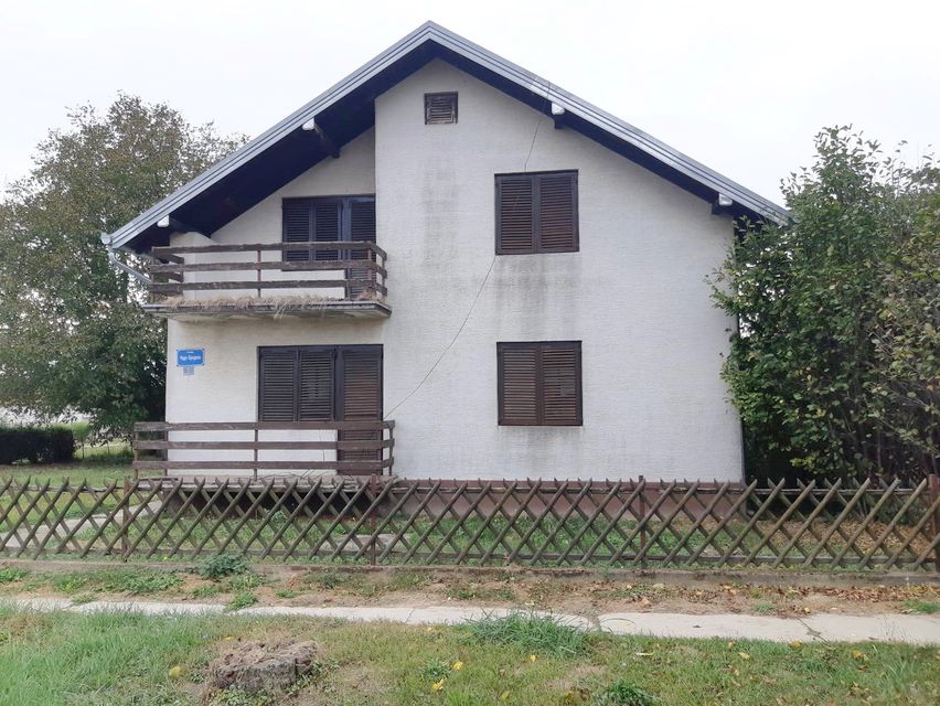 Trg oslobođenja 1, Mali Bač - 2