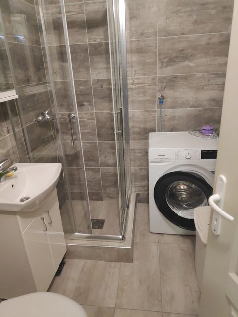 Karlovačka 29, Beograd - 4