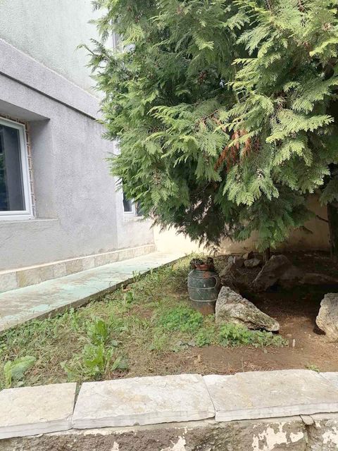 Tina Ujevića 8, Beograd - 4