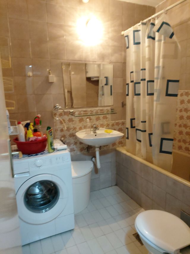 Lazara Kujundžića 86, Beograd - 4