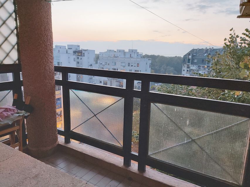 Lazara Kujundžića 86, Beograd - 10