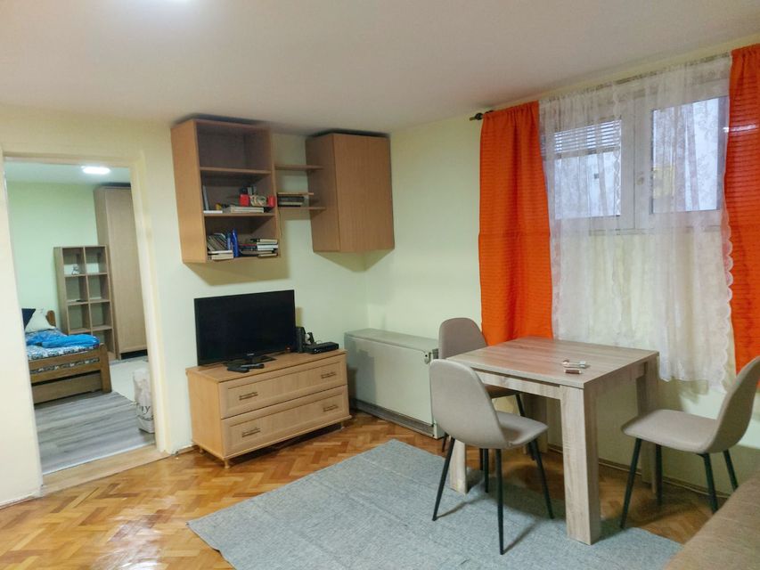 Josipa Kulundžića 10, Beograd