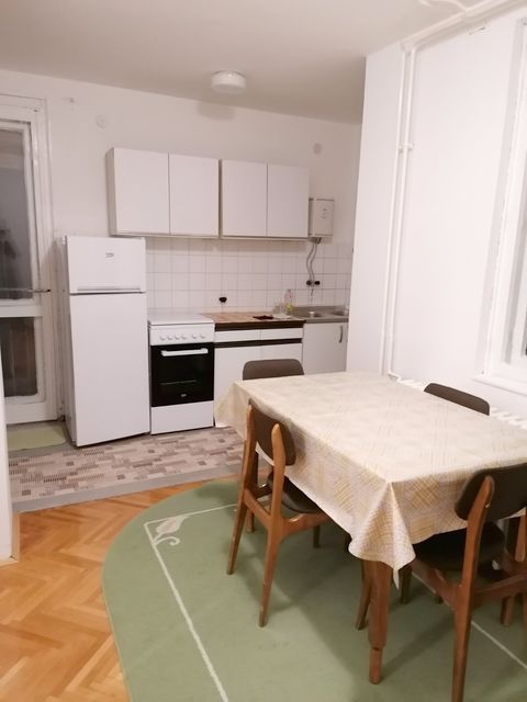 Darinke Radović 10, Beograd - 9