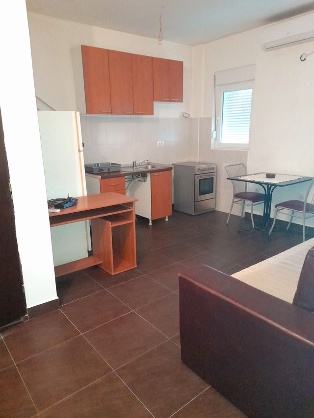 Novobeogradskih graditelja 20, Beograd - 5