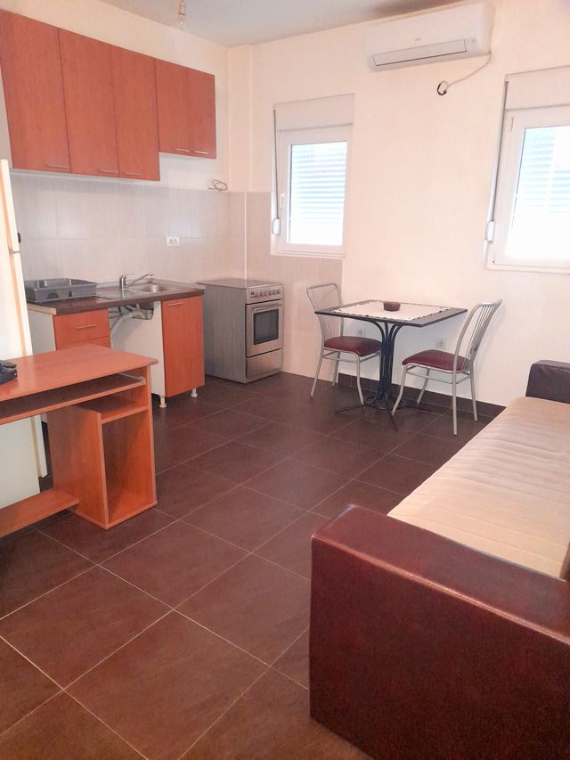 Novobeogradskih graditelja 20, Beograd