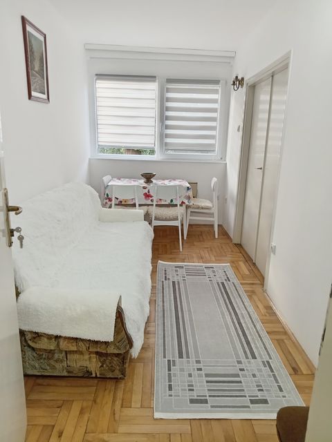 Koste Dragičevića 38, Beograd - 18