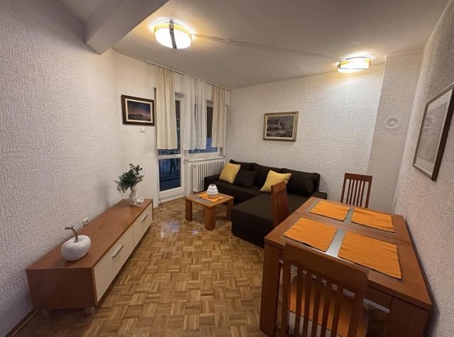 Stojana Novakovića 17, Novi Sad - 1