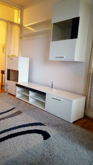 Vladimira Popovića 24, Beograd - 4