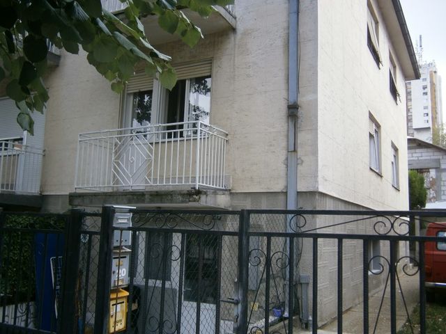 Zadrugarska 20, Beograd