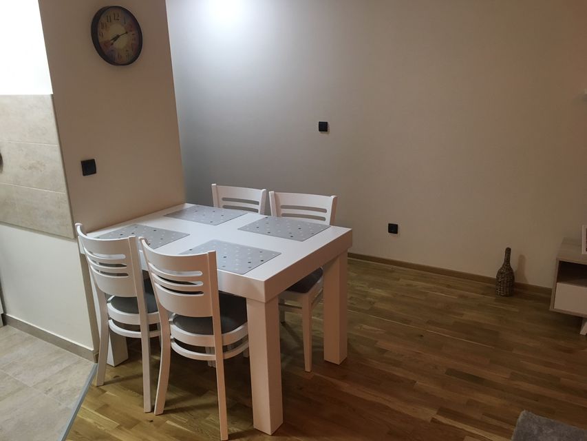 Vojvode Vlahovića 43k, Beograd - 6