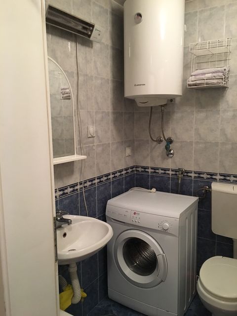 Višnjička 30, Beograd - 7