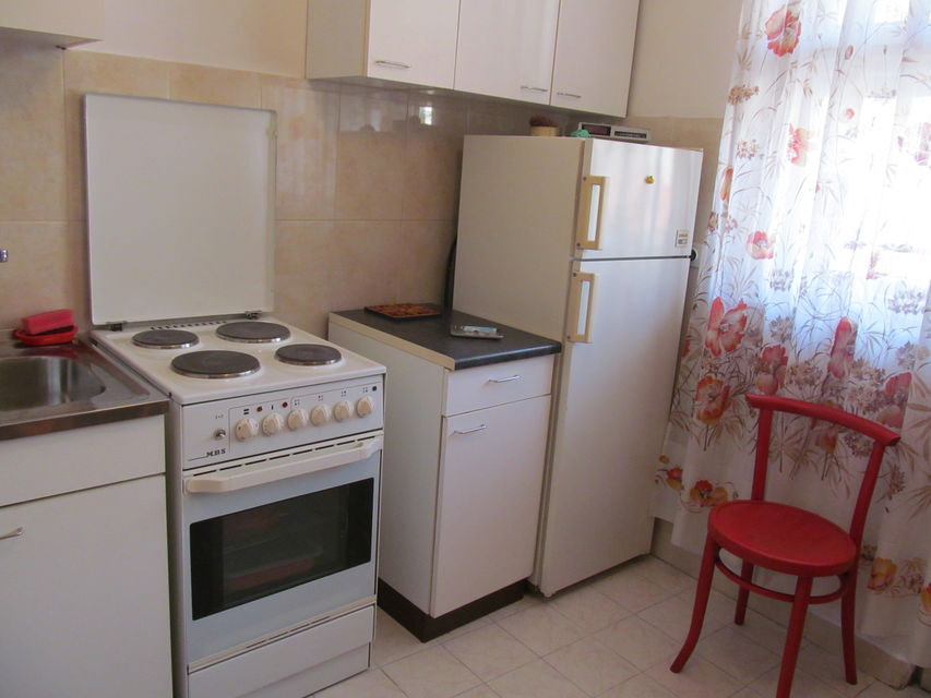 Nevesinjska 11, Beograd - 4