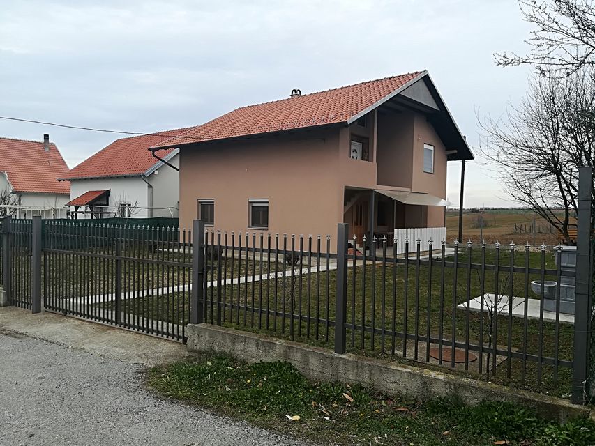 Milovana Milenkovića II deo 12v, Velika Moštanica - 1