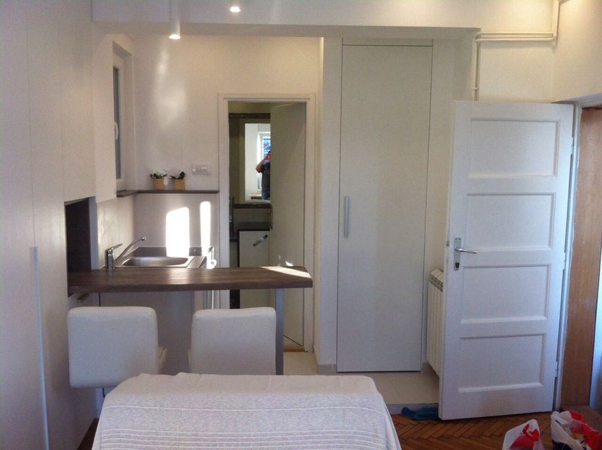 Hadži-Prodanova 21, Beograd - 2