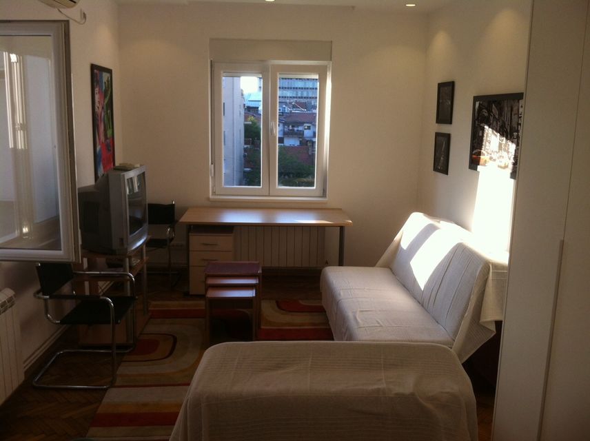 Hadži-Prodanova 21, Beograd - 4